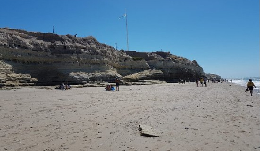 Un niño de 10 años fue trasladado a Viedma luego de caer desde un acantilado en Las Grutas
