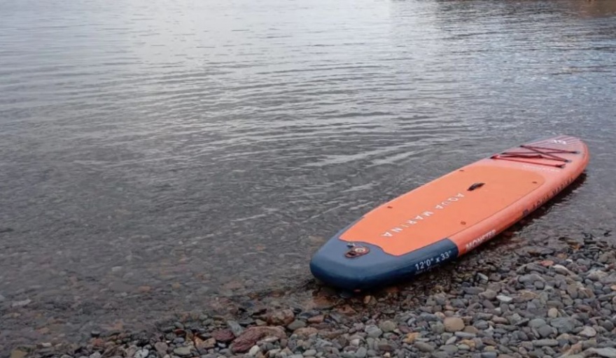Un joven murió ahogado en el lago Mari Menuco tras caerse de su tabla de paddle surf