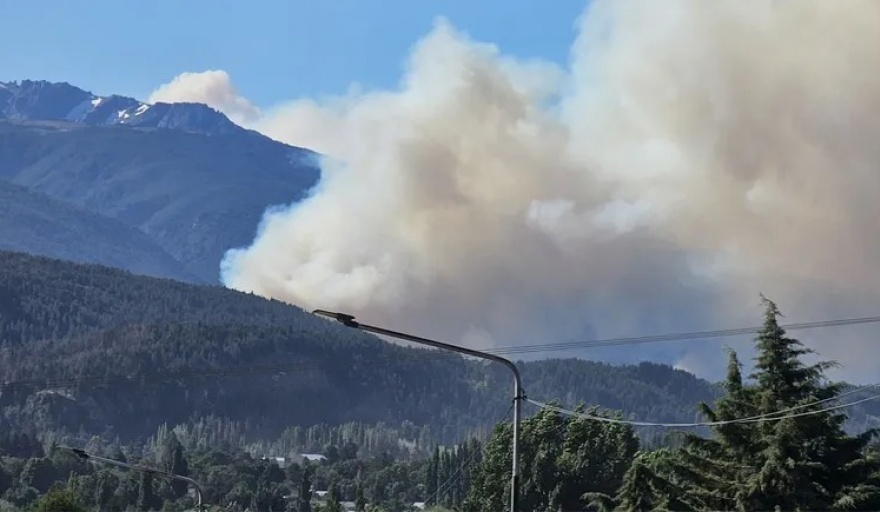 Ya son 3 mil las hectáreas devastadas por el incendio en El Bolsón