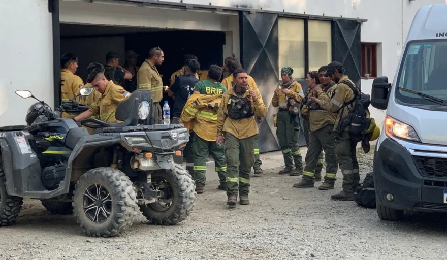 Más personal para la extinción del fuego en El Bolsón