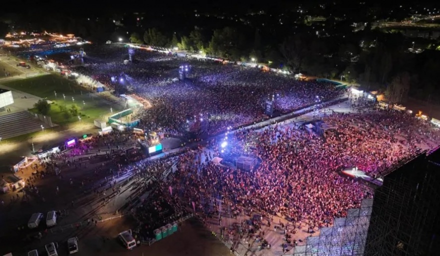 Más de 200 mil personas en el primer día de la fiesta de la Confluencia con Juanes, la Sole, Los Palmeras y Ke Personajes