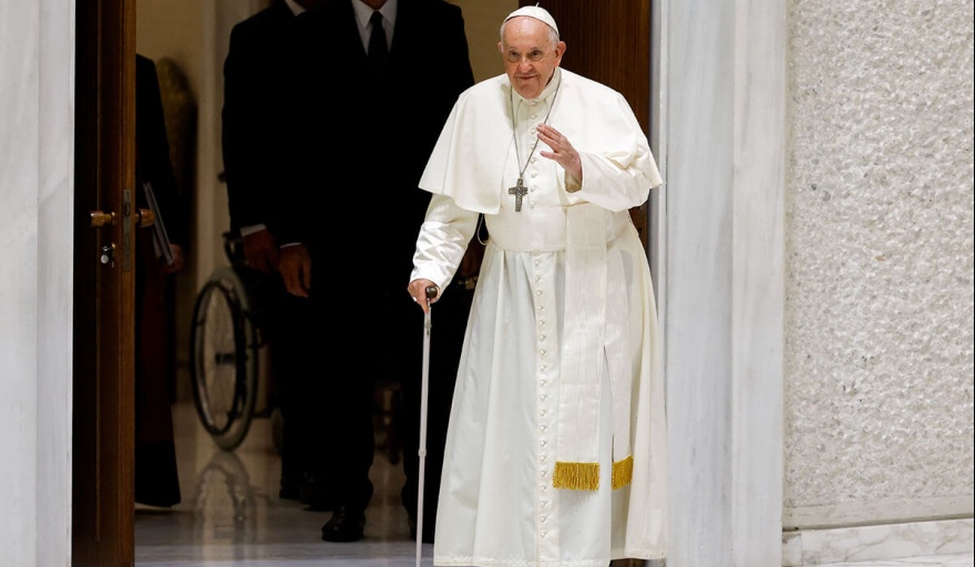 El Papa "durmió bien anoche y está descansando"