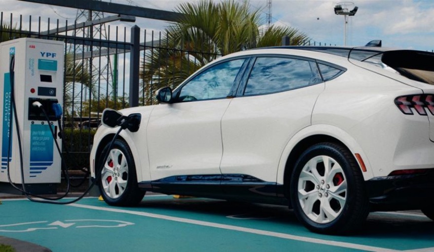 El Gobierno reglamenta la importación de vehículos eléctricos e híbridos sin aranceles