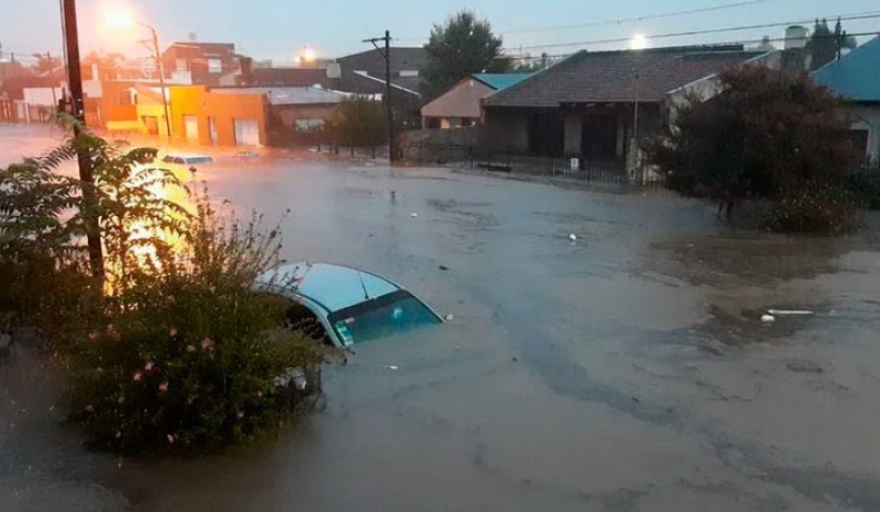 Catástrofe en Bahía Blanca: al menos 16 muertos y 100 desaparecidos