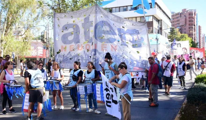 Los jubilados suman más apoyo: en Neuquén y Río Negro también habrá protestas contra el ajuste y represión de Milei