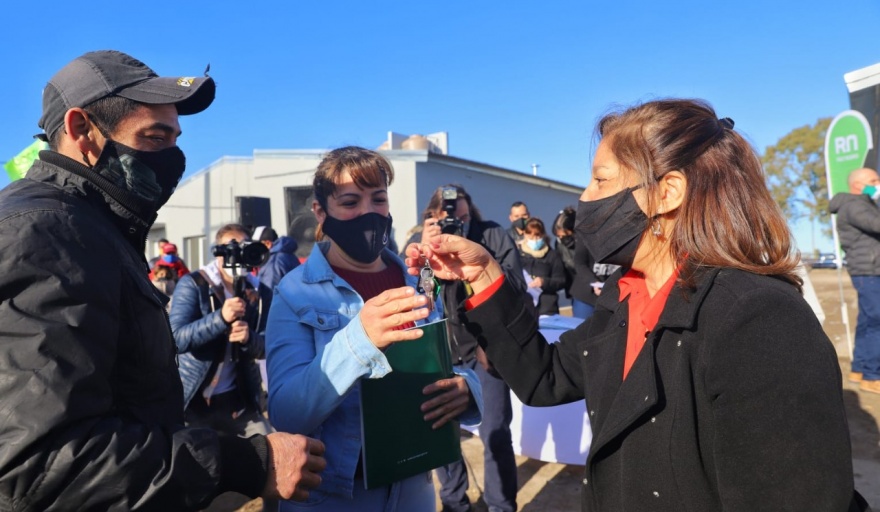 El Gobierno y la UOCRA entregaron 25 nuevas viviendas