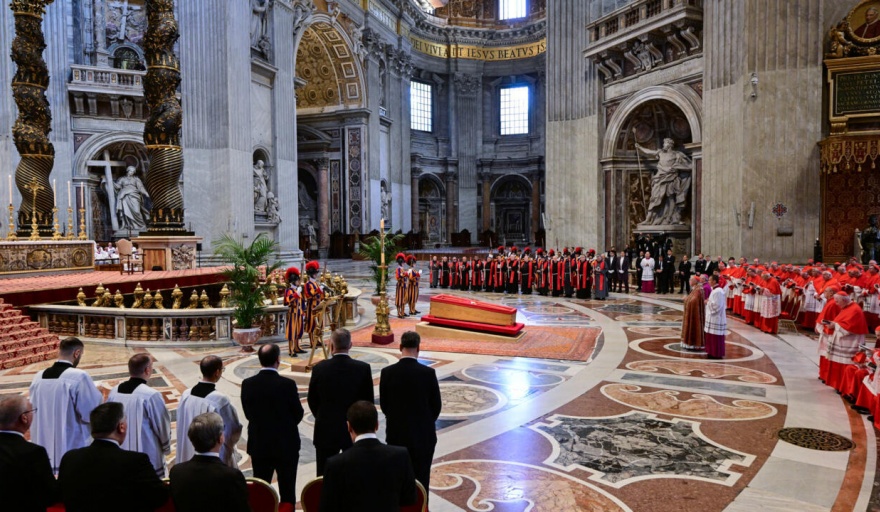 El cuerpo del Papa Francisco ya se encuentra en la basílica de San Pedro