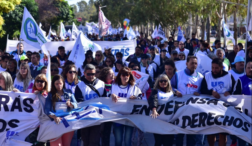Unter mantiene su paro: segunda jornada en defensa salarial
