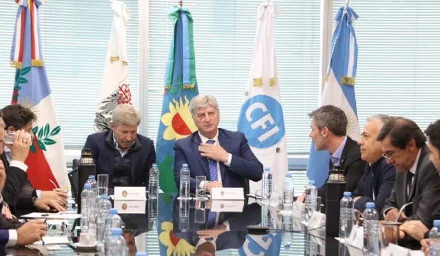 Gobernadores refuerzan el reclamo de fondos y envían a sus ministros a negociar con el equipo de Caputo