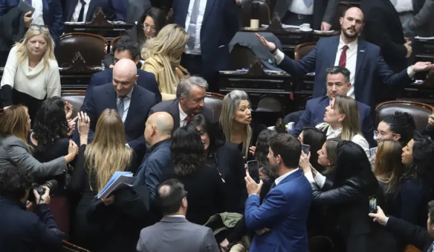 Escándalo en Diputados: se levantó la sesión entre gritos, pero la oposición logró dos triunfos clave