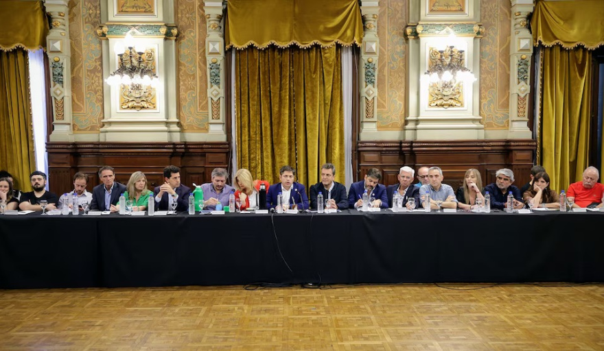 Kicillof, Massa y Máximo Kirchner sellan la unidad del peronismo bonaerense bajo el frente "Fuerza Patria"