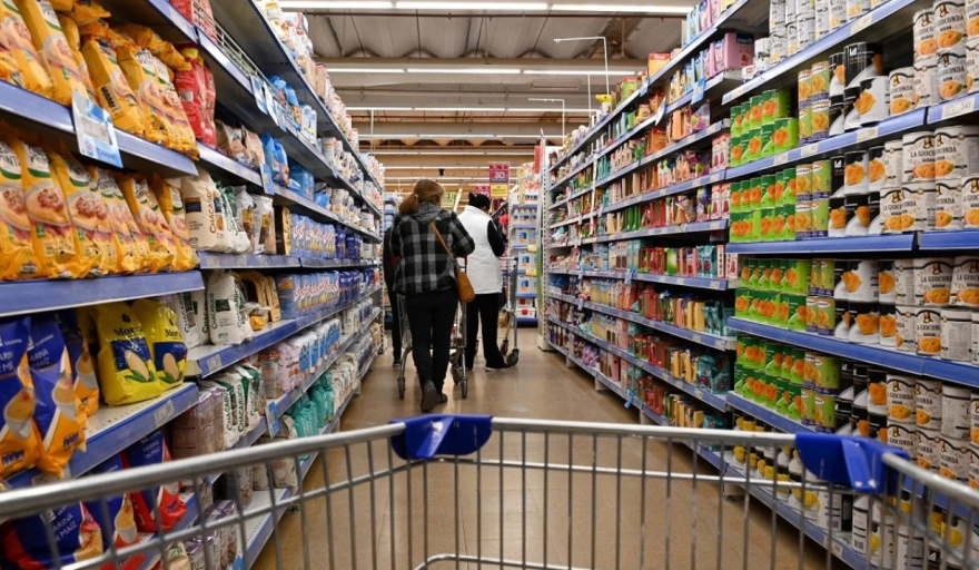 La inflación de junio fue del 1,6% y acumuló 15,1% en el primer semestre, según el INDEC