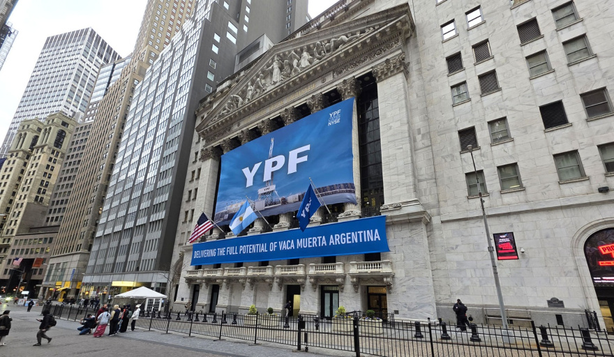 YPF: la Cámara de Apelaciones de Nueva York suspendió por tiempo indeterminado la entrega del 51% de las acciones y Argentina celebra un fallo favorable