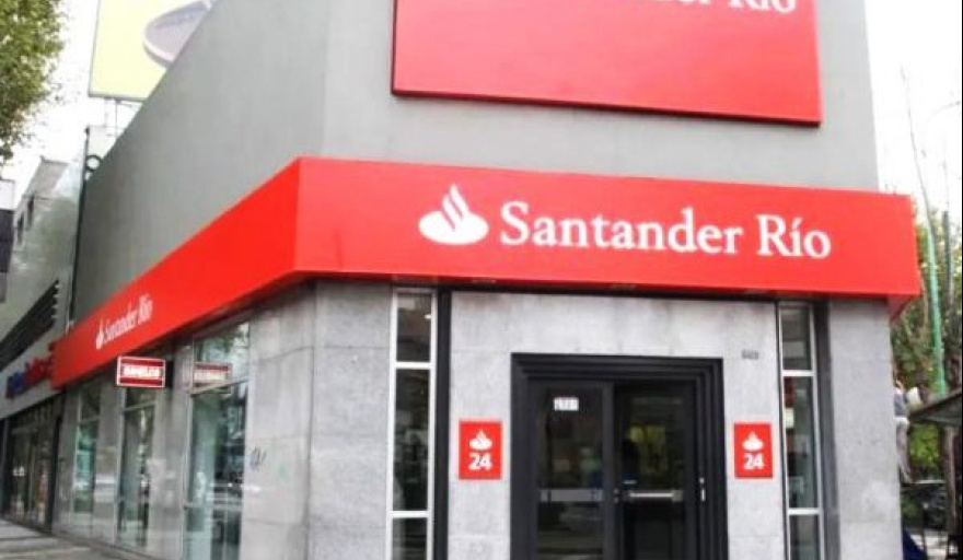 Denuncian despidos y precarización laboral por el cierre de sucursales del Banco Santander en Neuquén y Río Negro