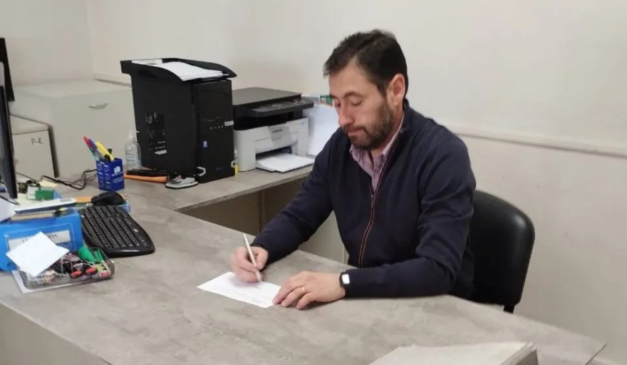 Investigan al intendente libertario de Allen Marcelo Román por corrupción y usurpación de autoridad