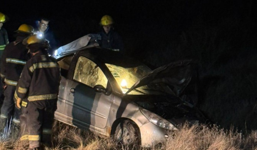 Fin de semana con dos siniestros viales en Río Negro: un vuelco en Ruta 250 y una muerte en Allen