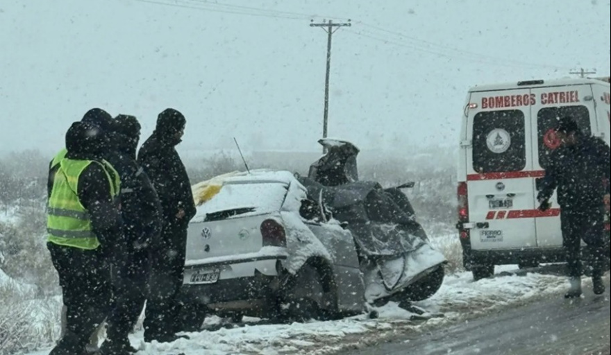 Abrazo simbólico en Catriel: la comunidad exige justicia y obras tras la tragedia en la Ruta 151