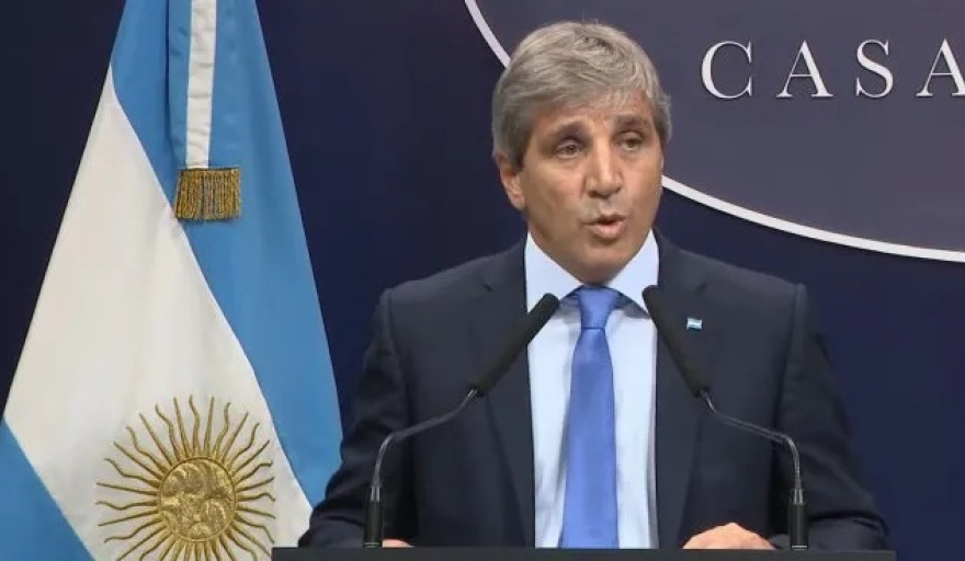 Caputo sigue hipotecando al país: colocó unos $9 billones con super tasas de hasta el 65% y no logró cubrir todos los vencimientos
