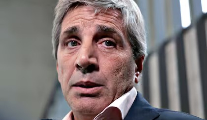 Caputo enfrenta vencimientos por $23 billones en agosto: el gran reto de refinanciar deuda en pesos