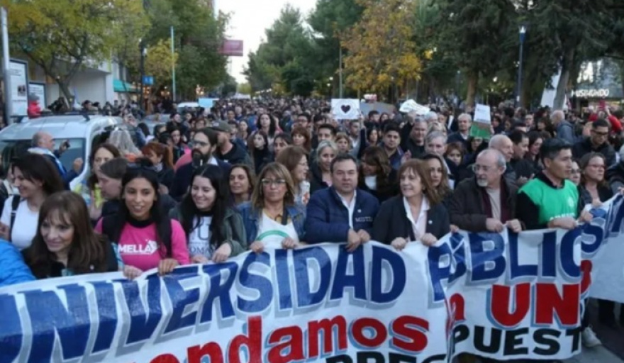 Paro universitario en Neuquén y Río Negro: una agenda de protestas activas durante todo un mes