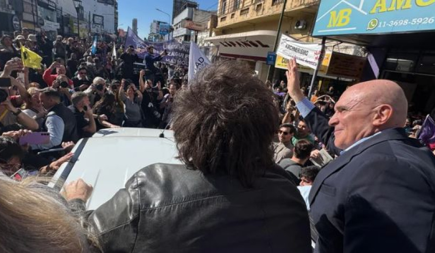 Tras los incidentes en Lomas de Zamora, Milei responsabilizó a “los kukas tira piedras” y llamó a votar contra el kirchnerismo