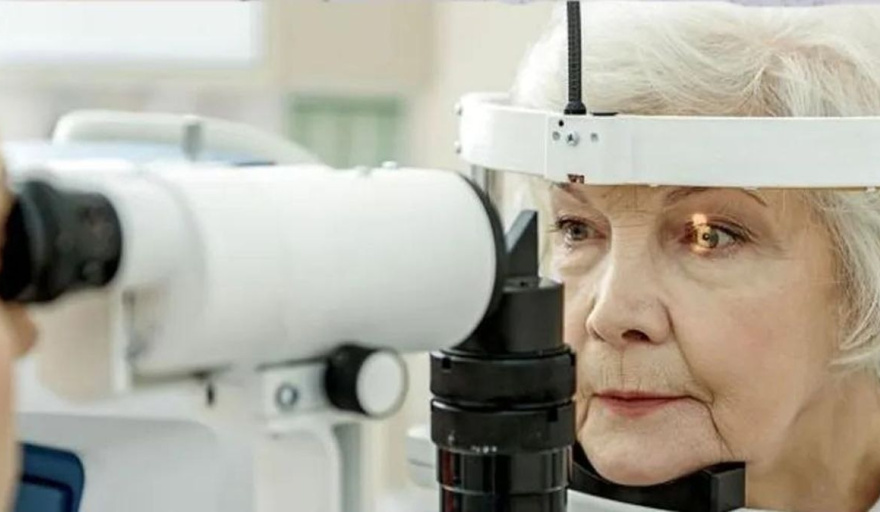 Más escándalos en el PAMI: denuncian sobreprecios millonarios en la compra de lentes para cirugías