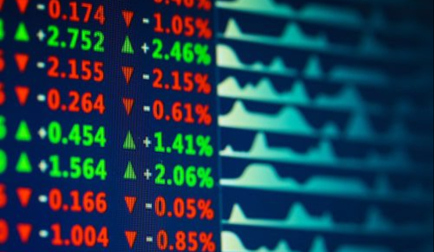 Bonos argentinos en dólares caen hasta 4% y el riesgo país supera los 1.300 puntos