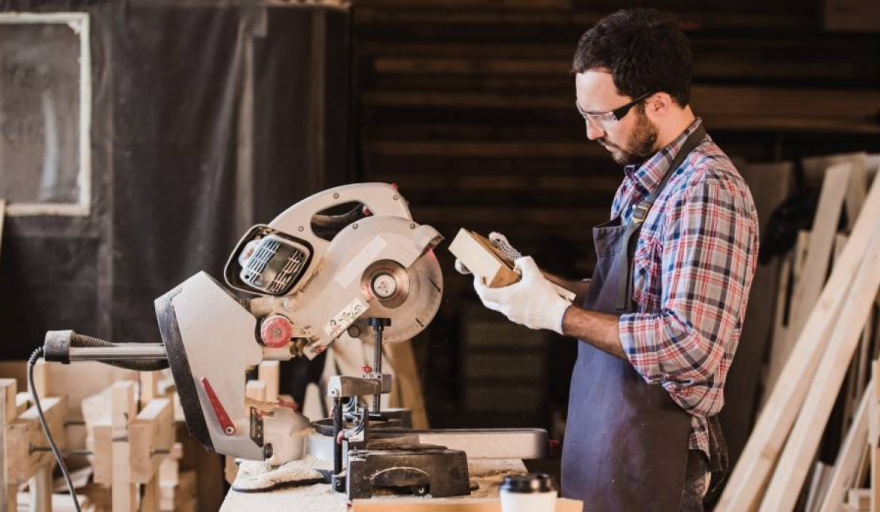 El Banco Central prevé una desaceleración económica y "freno en la baja de la inflación" tras la crisis cambiaria