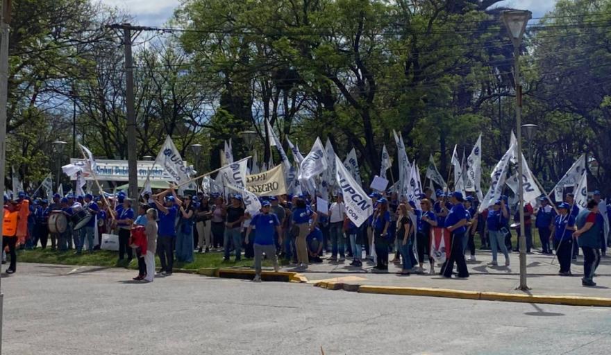 Río Negro: masiva movilización de UPCN y ASSPUR en Viedma contra el ajuste salarial del gobierno de Weretilneck