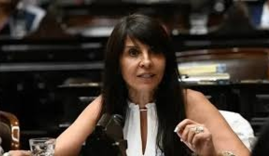 Finalmente Lorena Villaverde renunció al Senado y se quedaría en diputados