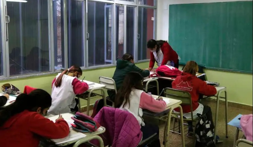 Estudiantes de Primaria y Secundaria tendrán más tiempo escolar para reforzar aprendizajes en Lengua y Matemática