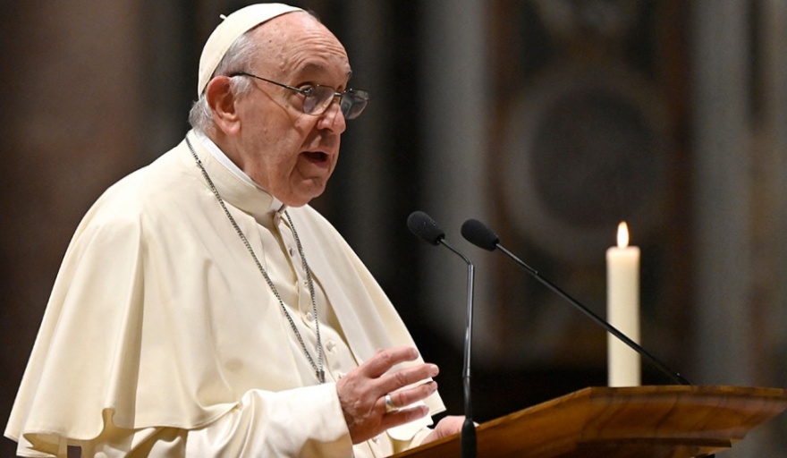 El Papa Francisco llega a Canadá para abordar el pedido de perdón a comunidades indígenas