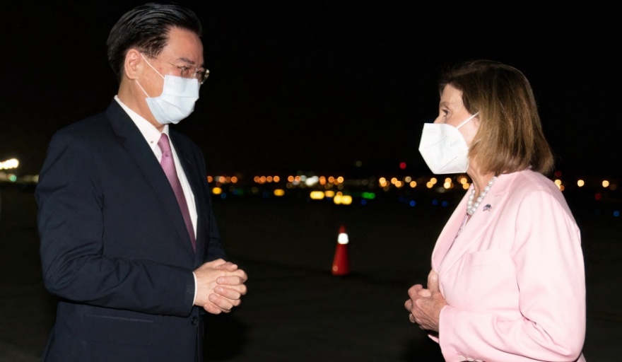Pelosi: "No abandonaremos nuestro compromiso con Taiwan"