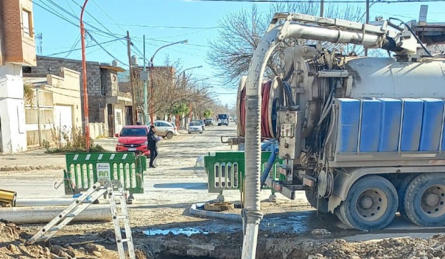 Aguas Rionegrinas invierte en la mejora de las redes y cloacas en Cipolletti