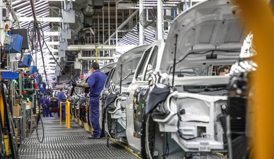 En agosto, la producción de vehículos creció más de 40%, mientras que las exportaciones aumentaron un 30%