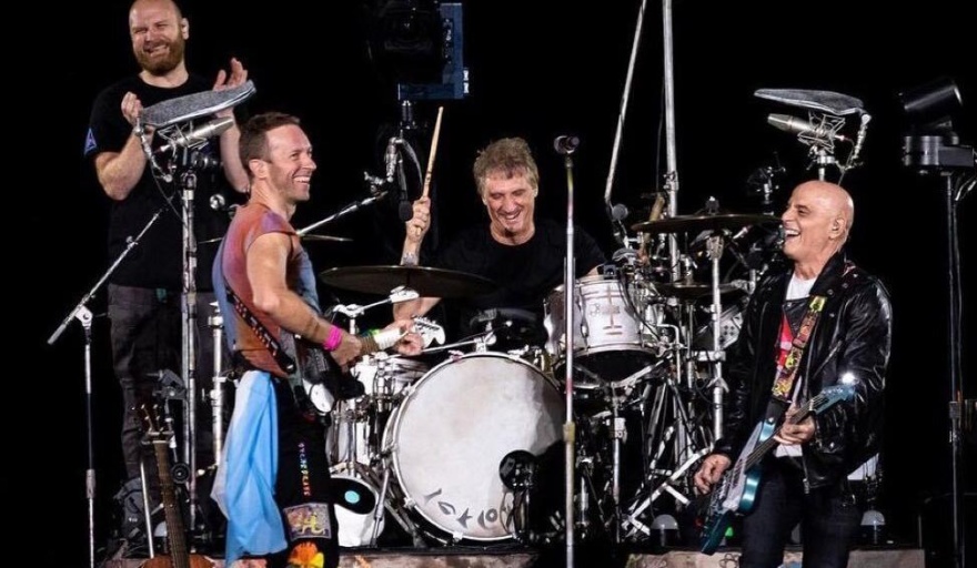 Charly Alberti y Zeta Bosio compartieron escenario con Coldplay