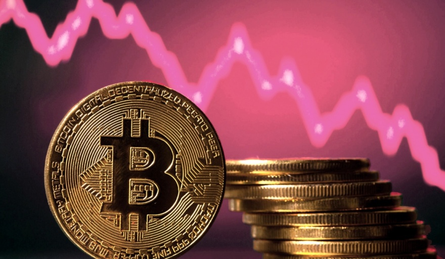El Bitcoin en caída libre: perforó su valor más bajo en dos años