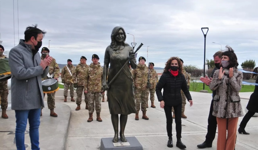 La escultura de Cristina Fernández de Kirchner volvió a su lugar de origen en Río Gallegos