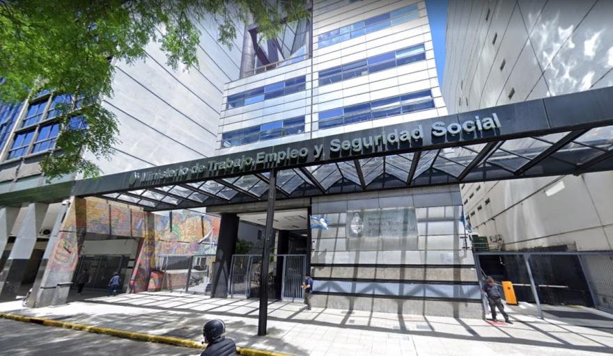 La CGT, la CTA y las cámaras empresarias acordaron un aumento del 20% en el salario mínimo, vital y móvil