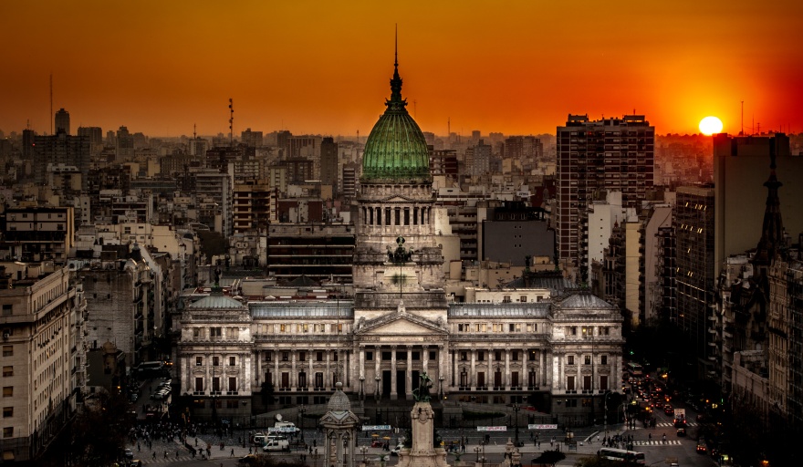 Diputados y Senadores se aumentarán un 30% sus sueldos