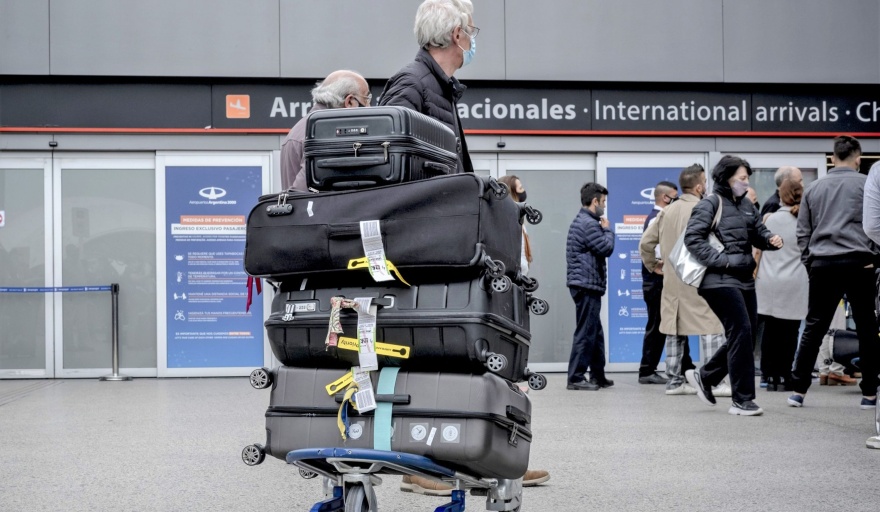 El ingreso de dólares de turistas extranjeros hizo subir las compras con tarjetas en un 85%