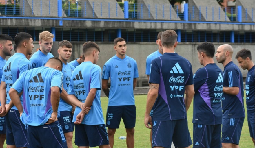 Argentina enfrenta a Brasil obligada a ganar