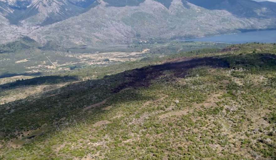 Brigadistas lograron contener el incendio en cercanías del Parque Nacional “Los Alerces”