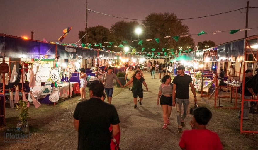 Comenzaron los domingos culturales en la ciudad de Plottier
