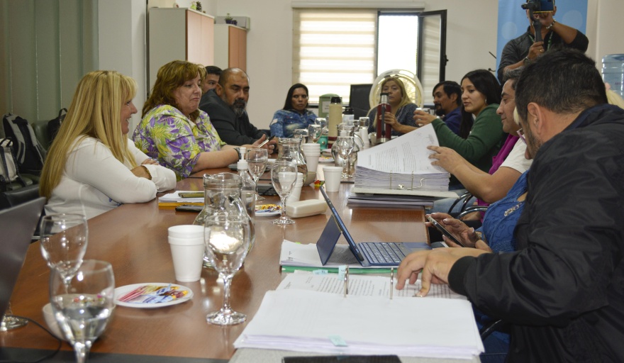 El Gobierno santacruceño abrió las negociaciones paritarias con los gremios estatales