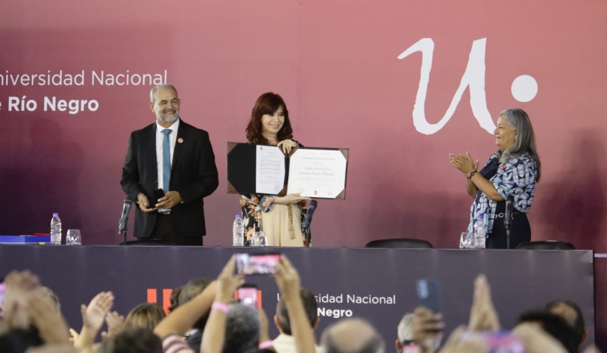 Cristina Fernández fue distinguida con un doctorado Honoris Causa en Río Negro