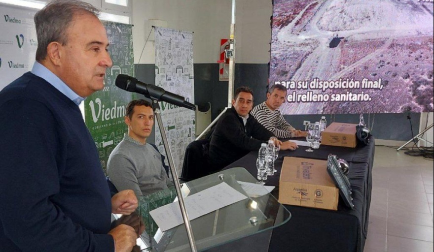 Se incorporan nuevas luminarias LED en varios barrios de Viedma