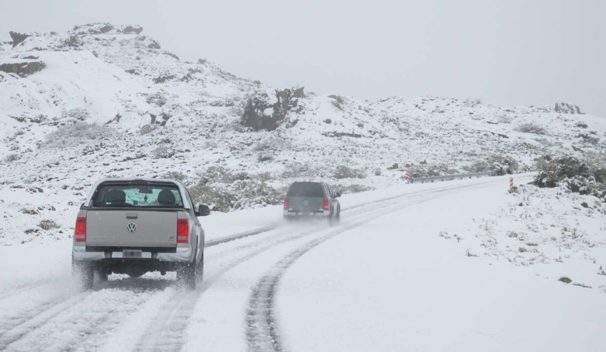 Por nieve y heladas, recomiendan circular con precaución en la ruta 22 entre Zapala y Cutral Có