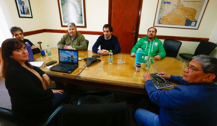 El Gobierno le ofreció a los gremios el bono de $60.000 para todos los estatales y una suba salarial de $90.000