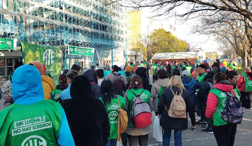 Por un paro impulsado por ATE, los hospitalarios llevan la atención primaria a la calle